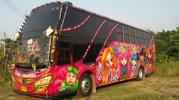 ขายรถบัสพัดลมชั้นครึ่งสูงเต็ม 3 เสา ตัวถังสแตนเลสต่อใหม่ เครื่องเสียงพร้อม TV 2 เครื่อง มีซุ้มคนขับ มีห้องนอนคนขับ คัสซีนิสสัน  คานหน้านิสสัน คานท้าย HINO ZM เครื่องนิสสันท่ออ้อม 280 เบรคแห้ง   ล้อแม็คยางเรเดียล  ราคา  1,200,000  บาท   ต่อรองได้   สนใจติด