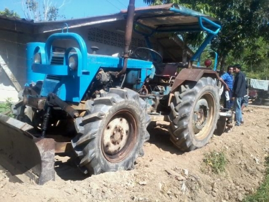 ขายรถไถ FORD 2028 2 เพลา มีใบมีดดันหน้า 7 จาน ราคา 170000