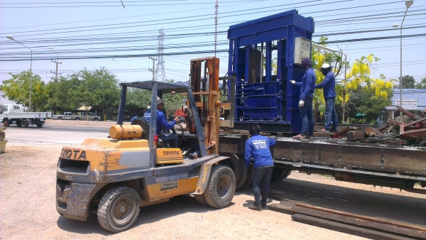 Sell> ขายเครื่องอัดกระดาษ/อัดกระป๋อง ไฮดรอลิค ตัวใหญ่ พร้อมใช้งานครับ เครื่องสภาพสวยครับ อัดได้ทุกประเภท กำแพงแสน นครปฐมครับ