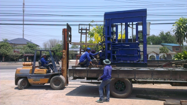 Sell> ขายเครื่องอัดกระดาษ/อัดกระป๋อง ไฮดรอลิค ตัวใหญ่ พร้อมใช้งานครับ เครื่องสภาพสวยครับ อัดได้ทุกประเภท กำแพงแสน นครปฐมครับ