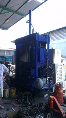 Sell> ขายเครื่องอัดกระดาษ/อัดกระป๋อง ไฮดรอลิค ตัวใหญ่ พร้อมใช้งานครับ เครื่องสภาพสวยครับ อัดได้ทุกประเภท กำแพงแสน นครปฐมครับ