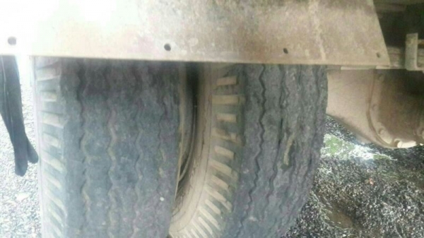 รถฮีโน่ 6 ล้อ ( ไม่ดั้ม )  150 แรงม้า. ปี 48  สนใจติดต่อ 081 - 6079515