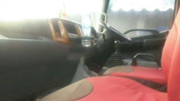 รถฮีโน่ 6 ล้อ ( ไม่ดั้ม )  150 แรงม้า. ปี 48  สนใจติดต่อ 081 - 6079515