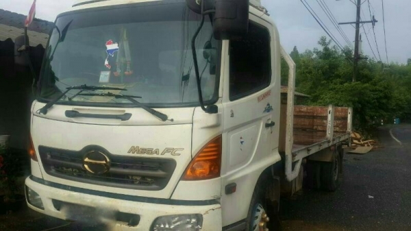 รถฮีโน่ 6 ล้อ ( ไม่ดั้ม )  150 แรงม้า. ปี 48  สนใจติดต่อ 081 - 6079515