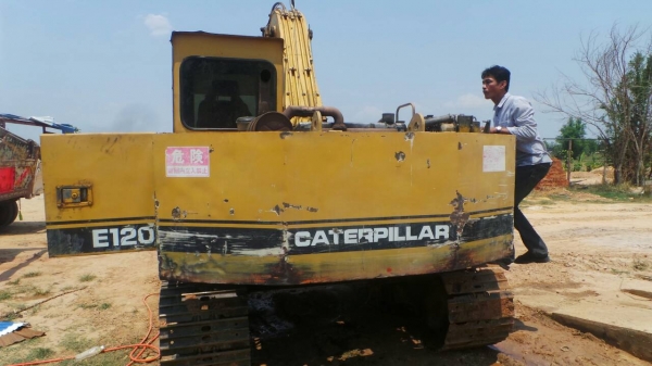 ขาย แบคโฮ CAT E120 สภาพพร้อมใช้งาน สนใจสอบถามรายละเอียด ได้ที่ 084-9160227