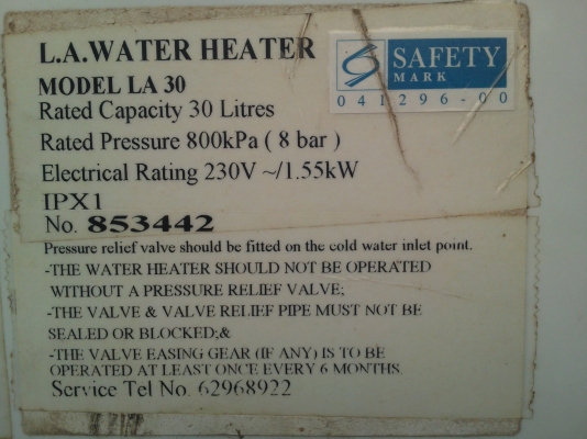 เครื่องทำน้ำอุ่นไฟฟ้า L A.ขนาดถังใหญ่ 30ลิตร ตัวถังเป็นสแตนเลสมีฉนวนกันความร้อนรอบถังl ขนาด 1550 W. (กินไฟน้อยกว่าที่มีขายในบ้านเราหลายเท่าและต่อท่อไปใช้งานได้หลายจุด)ในตัวเครื่องมีระบบป้องกันต่างๆ
