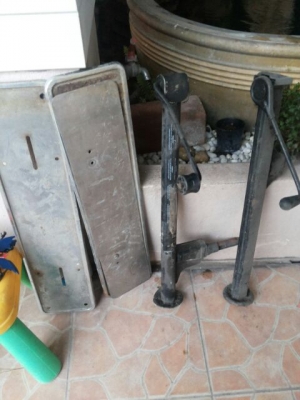 ขาย กรอบทะเบียน สแตนเลส คลาสสิค + แม่แรง BENZ ถุกๆๆ