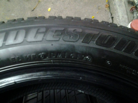 ขายยาง BRIDGESTONE 205-55-17 ปี12 ดอกเต็ม เนื้อนิ่ม ไม่ปะ ไม่บวม ไม่กินข้าง พร้อมใส่ถ่วง ชุดละ 5,900 บาท