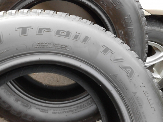 205/70R15  BF G00DBRICH Long trail T/A  tour มี 2 เส้น  Tel.081-427-3941