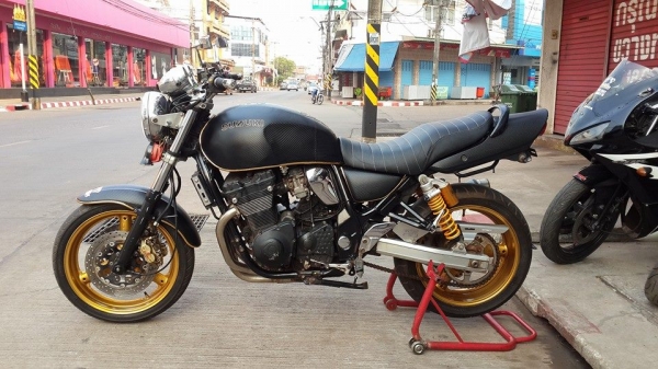 ขายคับ SUZUKI INAZUMA 400cc เสียสรรพสามิตรเรียบร้อยคับตัวจริงคับ หุ้มเคฟล่าทั้งคันดุๆ ทน ถึก มัน ....ราคา 55000 บาท ส่งได้ทั่วไทยคับ สนใจติดต่อ 081-0578282 pop bigbike sakonnakhon