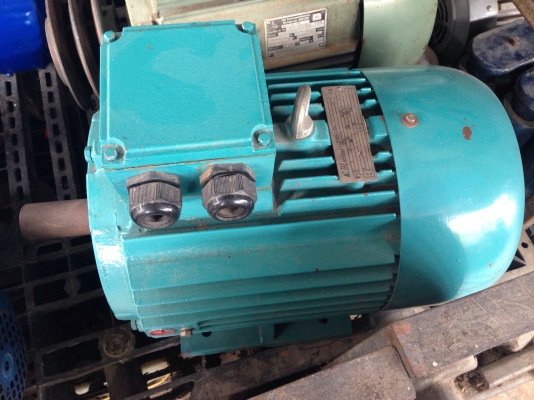 ขายมอเตอร์ BL motor 5 HP. 980 RPM. 380 V สภาพของใหม่เก่าเก็บ ไม่เคยใช้งาน พร้อมใช้ครับ