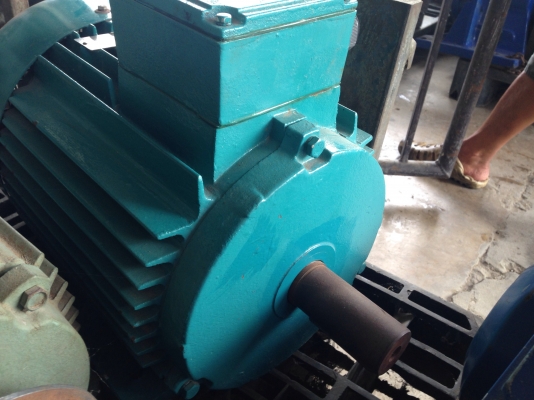 ขายมอเตอร์ BL motor 5 HP. 980 RPM. 380 V สภาพของใหม่เก่าเก็บ ไม่เคยใช้งาน พร้อมใช้ครับ