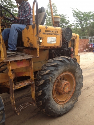 รถตัก รุ่น JH 30 b ยางใหม่ 4เส้น