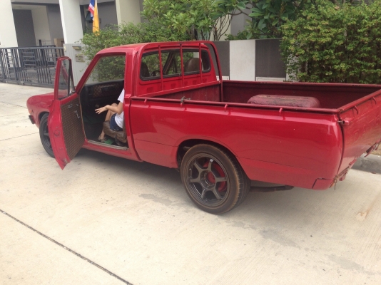 ขายdatsun ช้างเหยียบสีขอ ไฟนอน