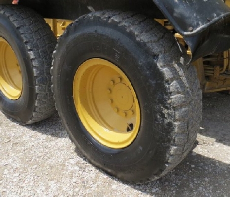 CATERPILLAR 140H รถเกรดมือสองสภาพสวยนำเข้าจากต่างประเทศ สนใจติดต่อ ชานนท์ : 098-246-3778