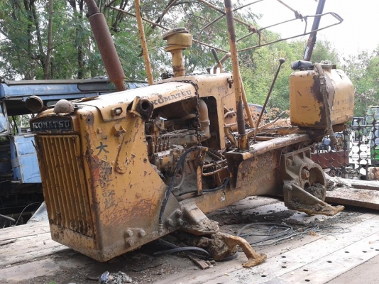 KOMATSU  D2P - lll
