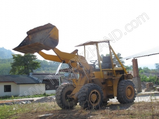 รถตักล้อยาง ยีห้อ TCM