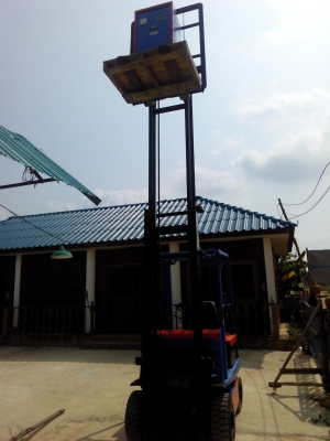 ขายโฟกลิฟท์ไฟฟ้า นั่งขับ โตโยต้า พร้อมตู้ชาร์จนอก 3เฟส