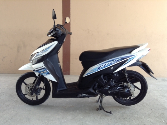 ขาย!!! ฮอนด้าคลิ๊ก รุ่นท็อปล้อแม็ก ปี50 รถเครื่องดีคับ ทะเบียนครบ ภาษีไม่หมด