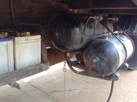 ขาย 10 ล้อเพลาเดียว KT925 คัสซีสวยจัด วางหัว F18 เครื่อง EH700 168 HP ปั้มลม ช่วงล่างใหญ่ลูกหมากร้อย เบรคทิฟฟี่ ยางเต็ม ทะเบียนเต็มพร้อมโอน