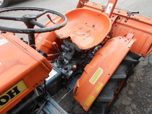 ขายถูกรถไถคูโบต้า รุ่น B6000 4WDเก่านอก คันนี้มาใหม่คับขายถูกๆ