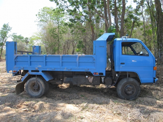 อีซูซุ NPR 115 ดั๊ม 5 คิว ยาว 3.7 เมตร กว้าง 2.10 เมตร เครื่อง 4BD1 ทะเบียนหมด 31 มี.ค.2558