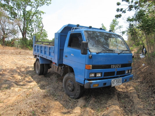 อีซูซุ NPR 115 ดั๊ม 5 คิว ยาว 3.7 เมตร กว้าง 2.10 เมตร เครื่อง 4BD1 ทะเบียนหมด 31 มี.ค.2558