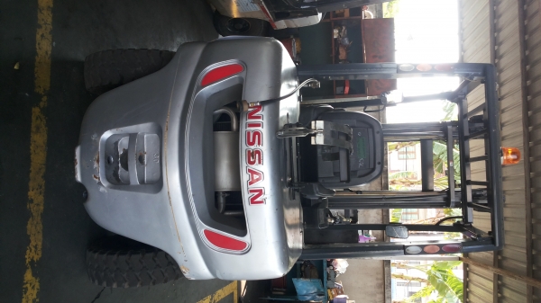 ขายรถ nissan ขนาด 3 ตัน แก็ส+นํ้ามัน