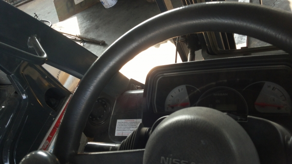 ขายรถ nissan ขนาด 3 ตัน แก็ส+นํ้ามัน