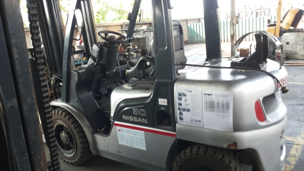 ขายรถ nissan ขนาด 3 ตัน แก็ส+นํ้ามัน