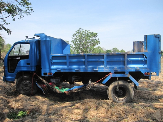 อีซูซุ NPR 115 ดั๊ม 5 คิว ยาว 3.7 เมตร กว้าง 2.10 เมตร เครื่อง 4BD1 ทะเบียนหมด 31 มี.ค.2558