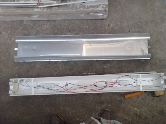 โคมไฟ อกไก่หลอดคู่