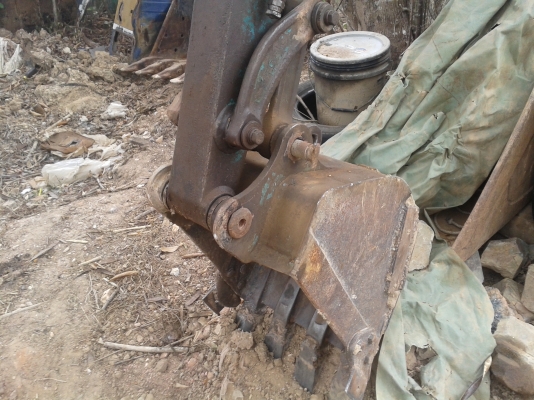 ็Komatsu pc30-7 รถสวย เครื่องดี ปั๊มแรง สภาพพร้อมใช้ ราคาต่อรองได้ 087-2976734