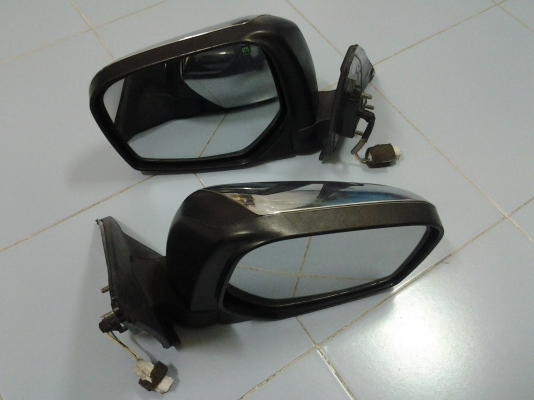 ขายกระจกมองข้างTRITON ปรับไฟฟ้า  1คู่ สภาพสวยๆ