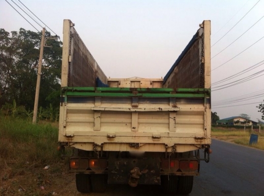 รถฮีโน่ 10 ล้อดั้ม  260 แรงม้า. ปี 47  สนใจติดต่อ 081 - 6079515