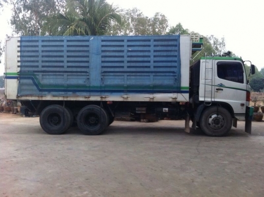 รถฮีโน่ 10 ล้อดั้ม  260 แรงม้า. ปี 47  สนใจติดต่อ 081 - 6079515