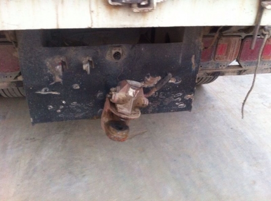 รถฮีโน่ 10 ล้อดั้ม  260 แรงม้า. ปี 47  สนใจติดต่อ 081 - 6079515