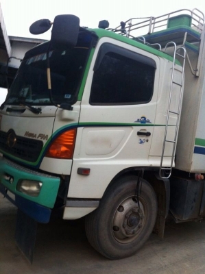 รถฮีโน่ 10 ล้อดั้ม  260 แรงม้า. ปี 47  สนใจติดต่อ 081 - 6079515