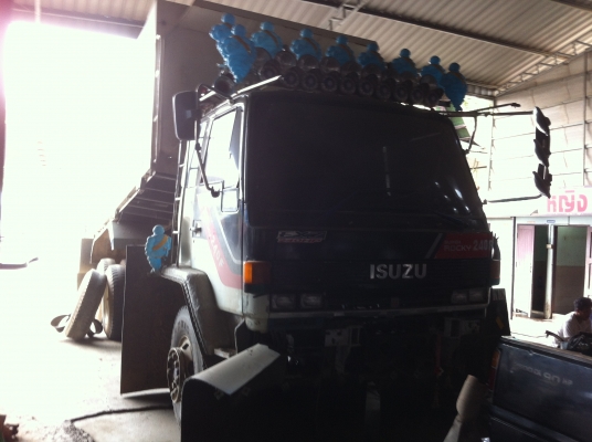 ขายรถ 10ล้อ ISUZU 240 HP ดั้มเนียมและระบบลากพ่วง