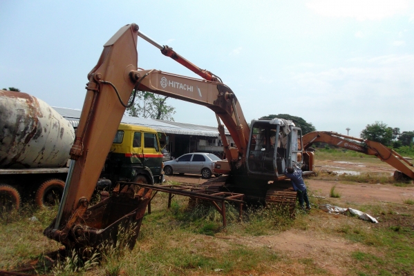 ขายด่วนรถแบคโฮHITACHIEX200-1ขาย2คันราคา985000บาท