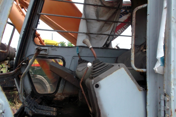 ขายด่วนรถแบคโฮHITACHIEX200-1ขาย2คันราคา985000บาท