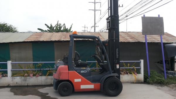 ขาย toyota 2 ton รุ่น 8ล้อหน้าคู่ เครื่องยนต์ แก็ส lpg + น้ำมันเบนซิล