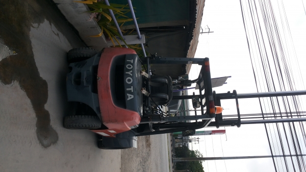 ขาย toyota 2 ton รุ่น 8ล้อหน้าคู่ เครื่องยนต์ แก็ส lpg + น้ำมันเบนซิล