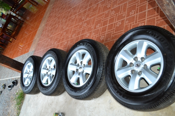 ขายแม็กvigo ขอบ 17 พร้อมยาง ปี 2013  18,000