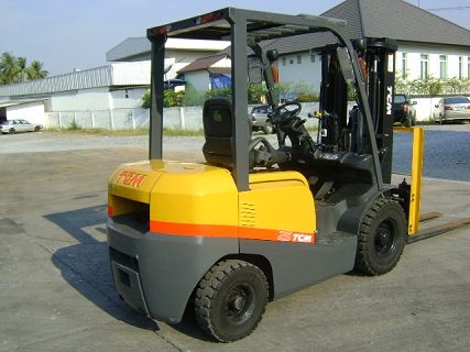 ขาย tcm 2.5 ton เครื่องยนต์ดีเซล เกียร์ ออโต้ รถเข้าตู้คอนเทนเนอร์ได้