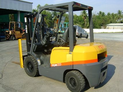 ขาย tcm 2.5 ton เครื่องยนต์ดีเซล เกียร์ ออโต้ รถเข้าตู้คอนเทนเนอร์ได้