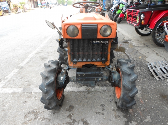 ขายถูกรถไถคูโบต้า รุ่น B6000 4WDเก่านอก คันนี้มาใหม่คับขายถูกๆ