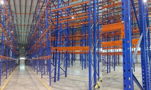 ขาย (SALE) ชั้นวางอุตสาหกรรม  (SELECTIVE RACK) มือสอง (USED) ขนาด(Dimension) กว้าง W.230cmxลึก D.100cmxสูง H.900cm รับน้ำหนัก (Load) 1000Kg/ชั้น (Level)  4+1 ชั้น(LEVEL)  มีทั้งหมด 240 ช่วง(bay) ราคาพิเศษสุดๆ