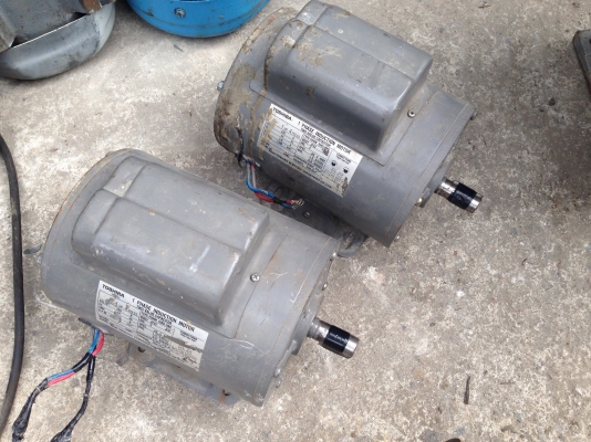 ขายมอเตอร์ Toshiba 1 HP. 220 V ไฟบ้าน สภาพสวย พร้อมใช้งาน มี 2 ตัวครับ