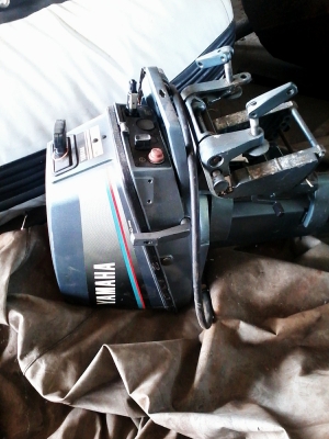 ขายเรือยาง 12 ฟุต พร้อมเครื่อง yamaha 8 แรงม้า